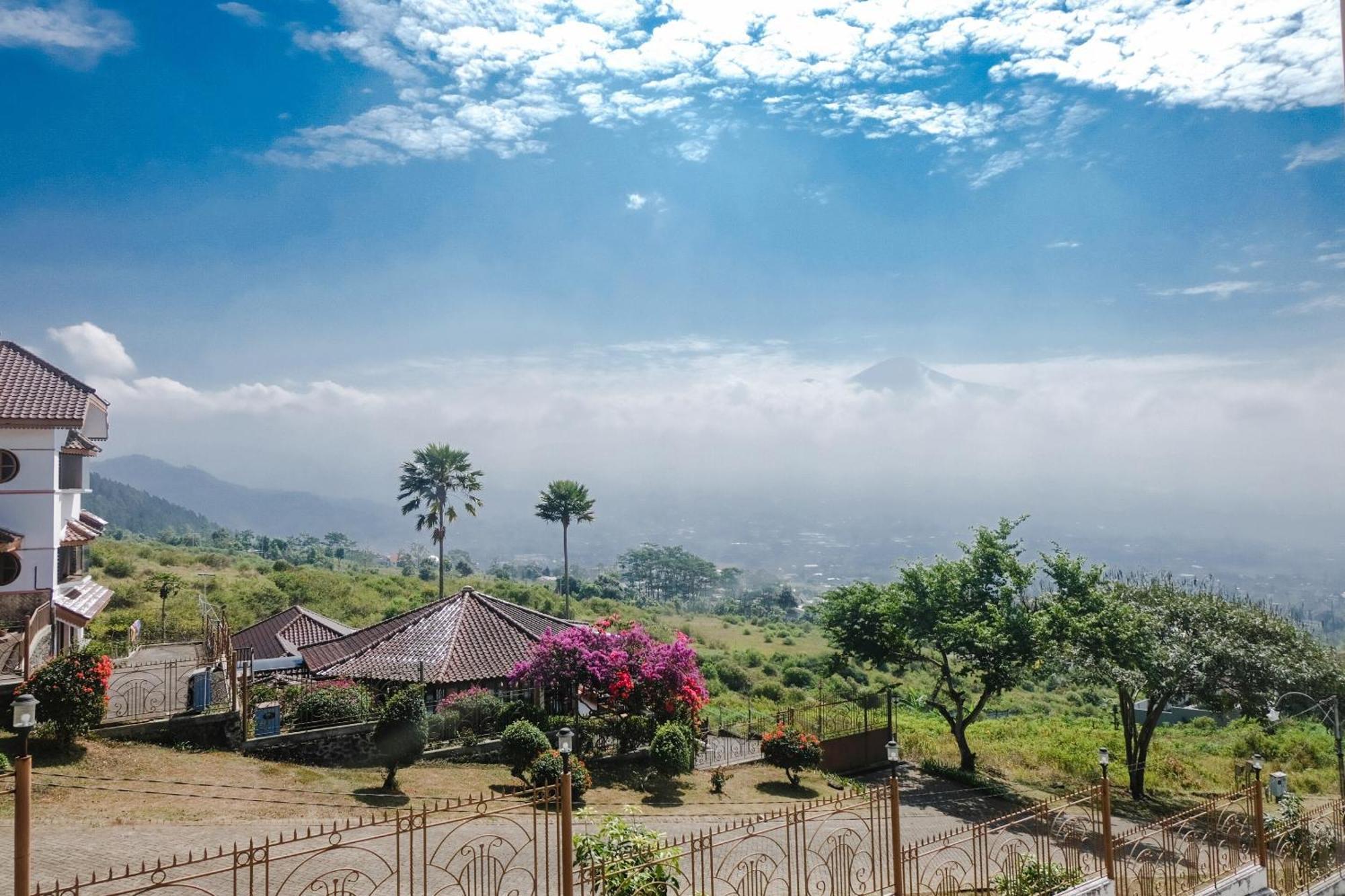 Oyo 1194 Villa Bukit Panderman Residence Batu  Kültér fotó