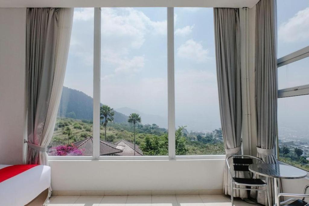 Oyo 1194 Villa Bukit Panderman Residence Batu  Kültér fotó