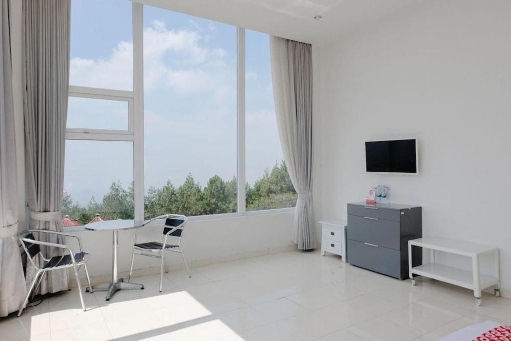 Oyo 1194 Villa Bukit Panderman Residence Batu  Kültér fotó