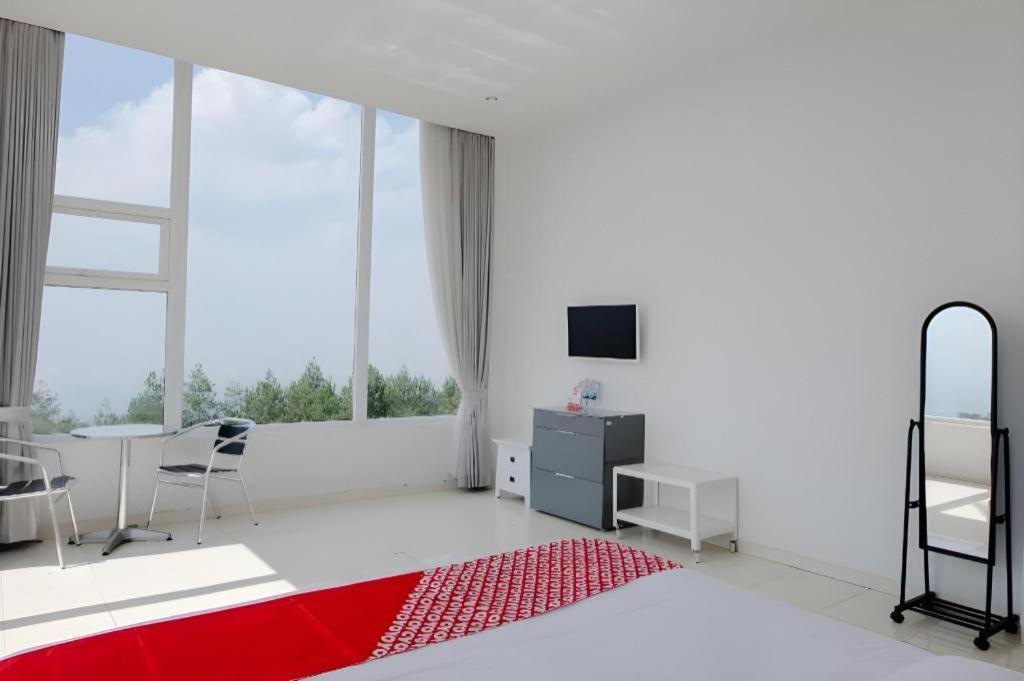 Oyo 1194 Villa Bukit Panderman Residence Batu  Kültér fotó