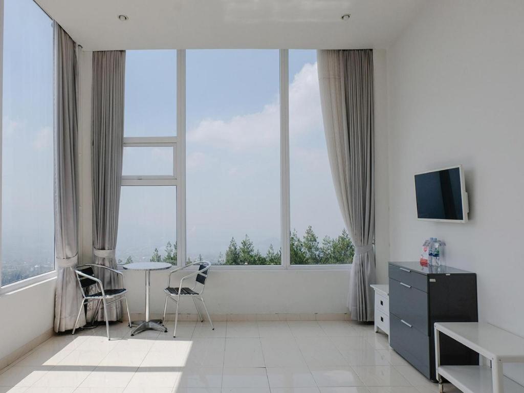 Oyo 1194 Villa Bukit Panderman Residence Batu  Kültér fotó