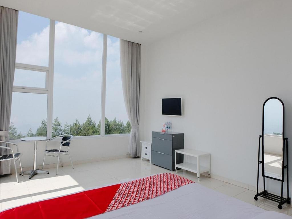 Oyo 1194 Villa Bukit Panderman Residence Batu  Kültér fotó