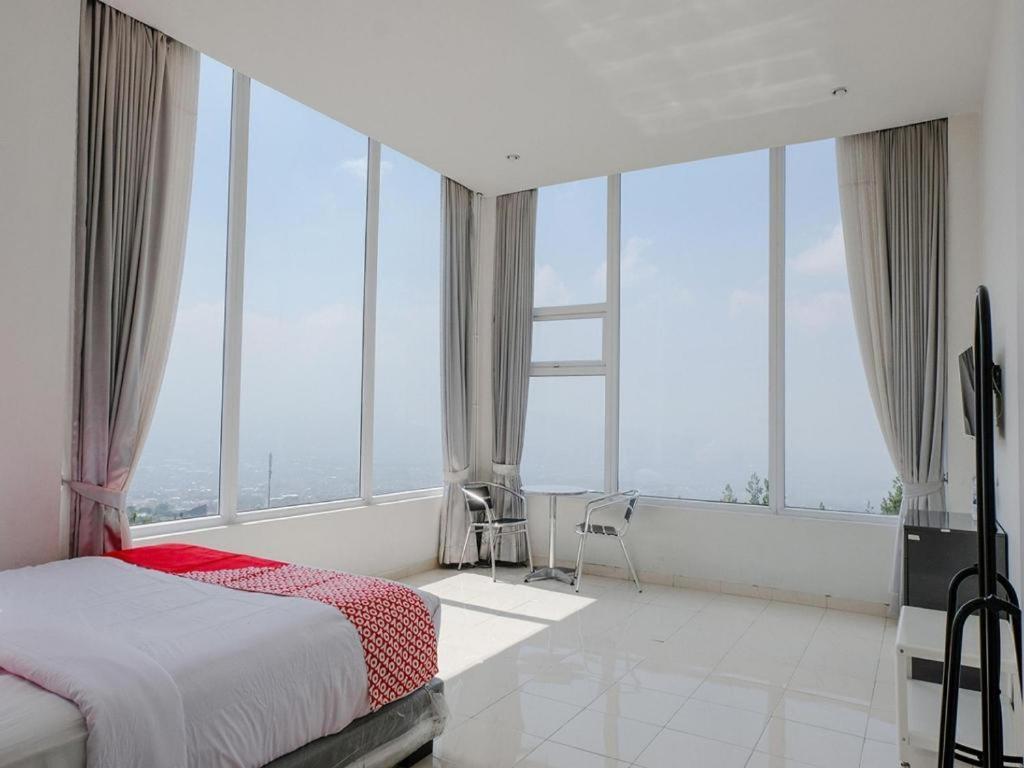 Oyo 1194 Villa Bukit Panderman Residence Batu  Kültér fotó